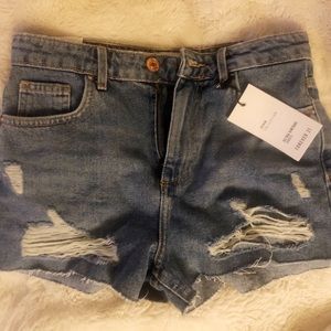 Brand new Forever 21 distressed denim shorts